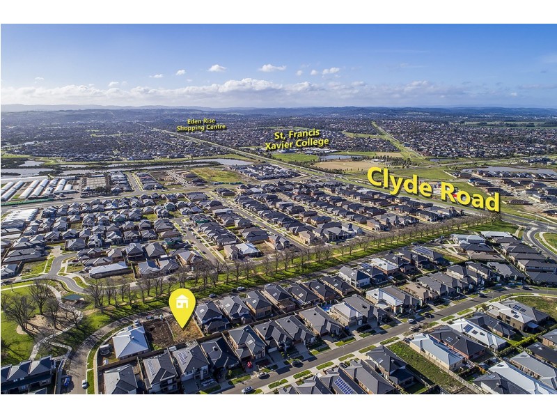 12 Tulliallan Boulevard, Cranbourne North VIC 3977