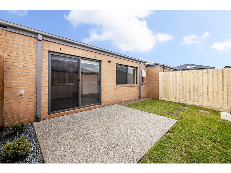 3 Supplejack Walk, Cranbourne North VIC 3977
