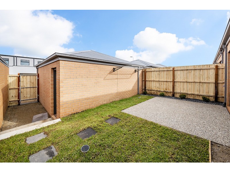 3 Supplejack Walk, Cranbourne North VIC 3977