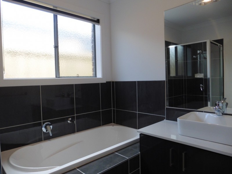 10 Janice Street, Officer VIC 3809