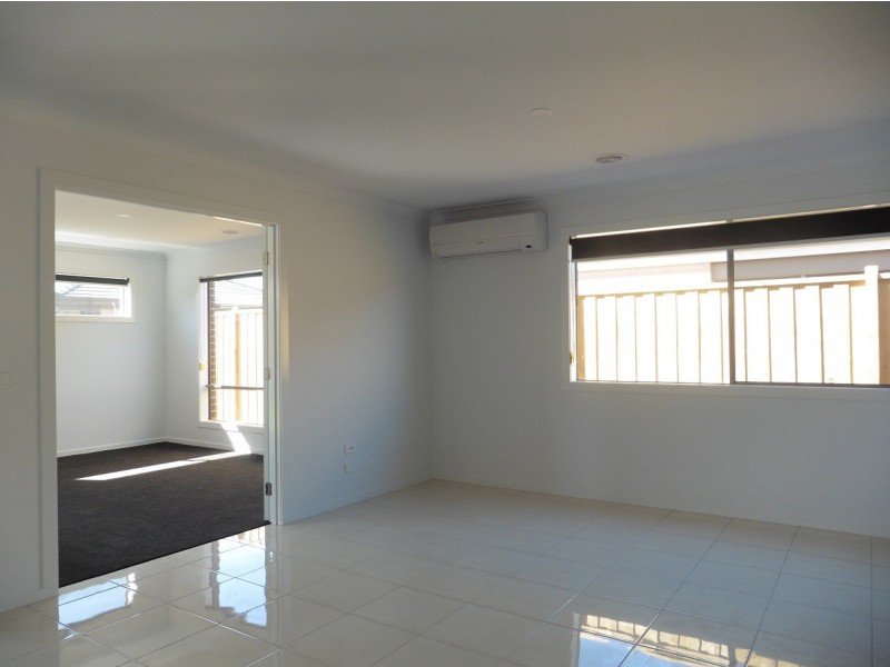 10 Janice Street, Officer VIC 3809