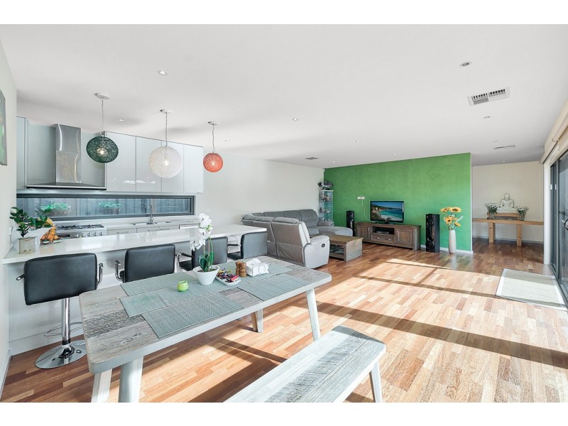 24 Salerno Way, Clyde North VIC 3978