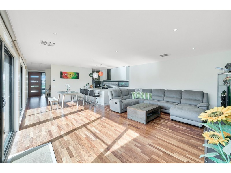 24 Salerno Way, Clyde North VIC 3978