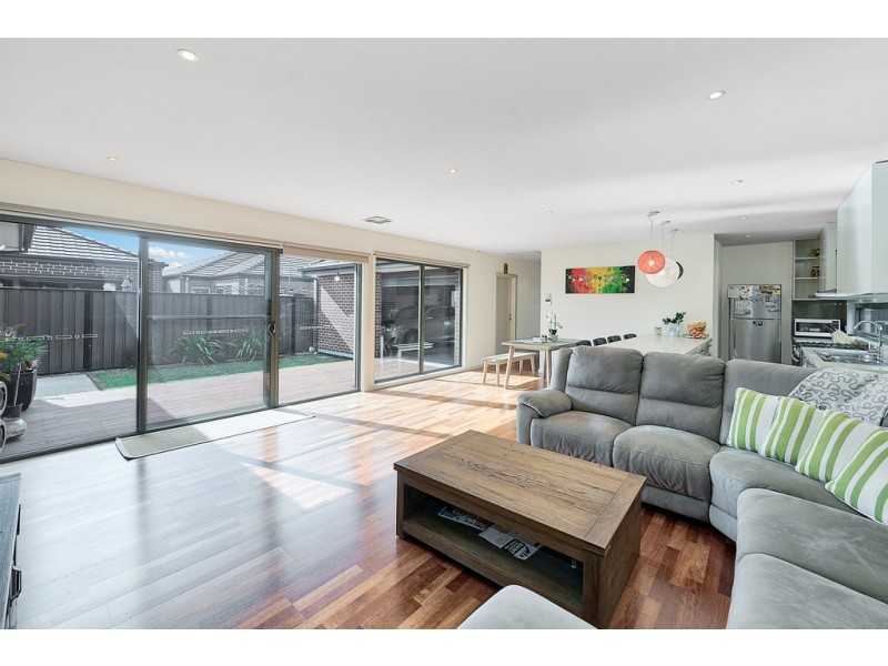 24 Salerno Way, Clyde North VIC 3978