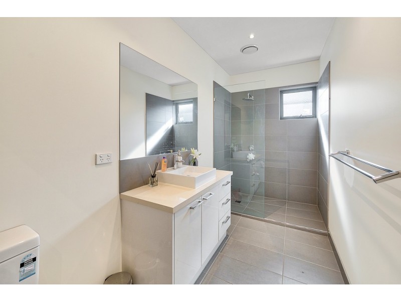 24 Salerno Way, Clyde North VIC 3978