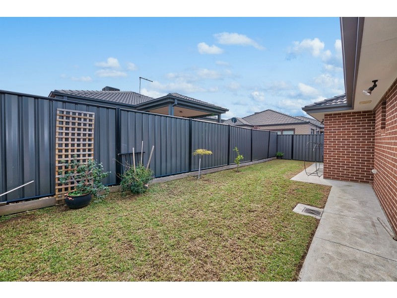 24 Salerno Way, Clyde North VIC 3978