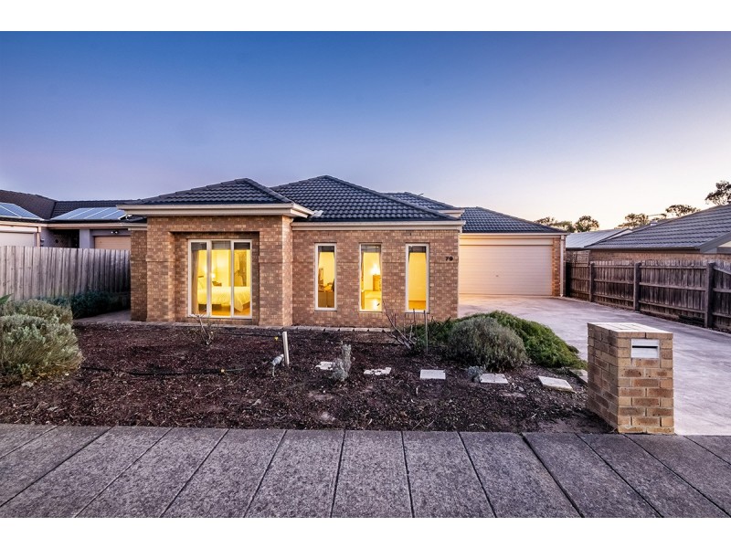 79 Hutchinson Drive, Lynbrook VIC 3975