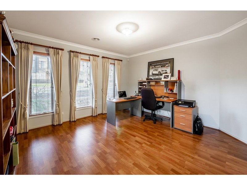 79 Hutchinson Drive, Lynbrook VIC 3975