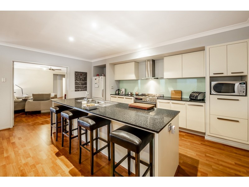 79 Hutchinson Drive, Lynbrook VIC 3975