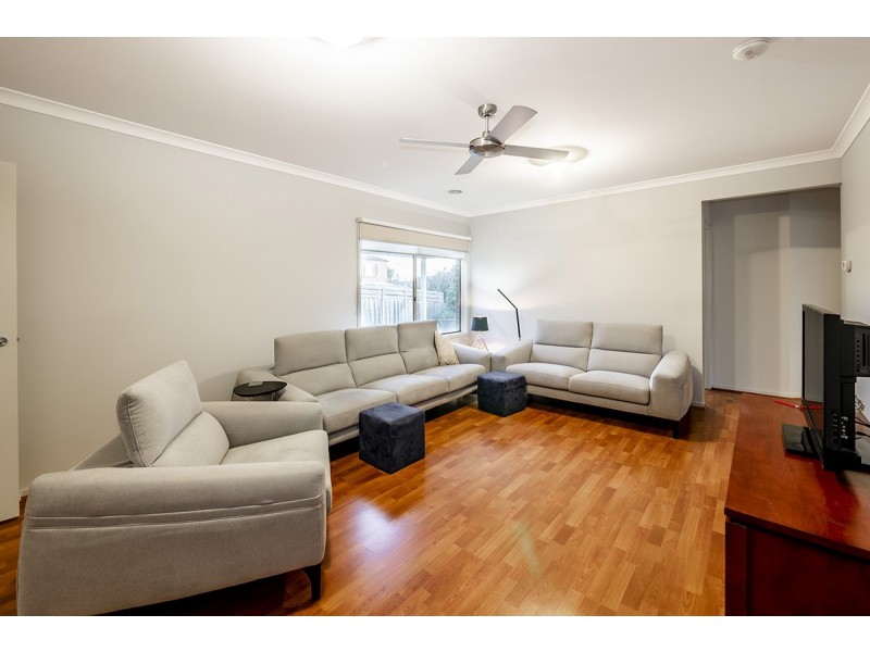 79 Hutchinson Drive, Lynbrook VIC 3975