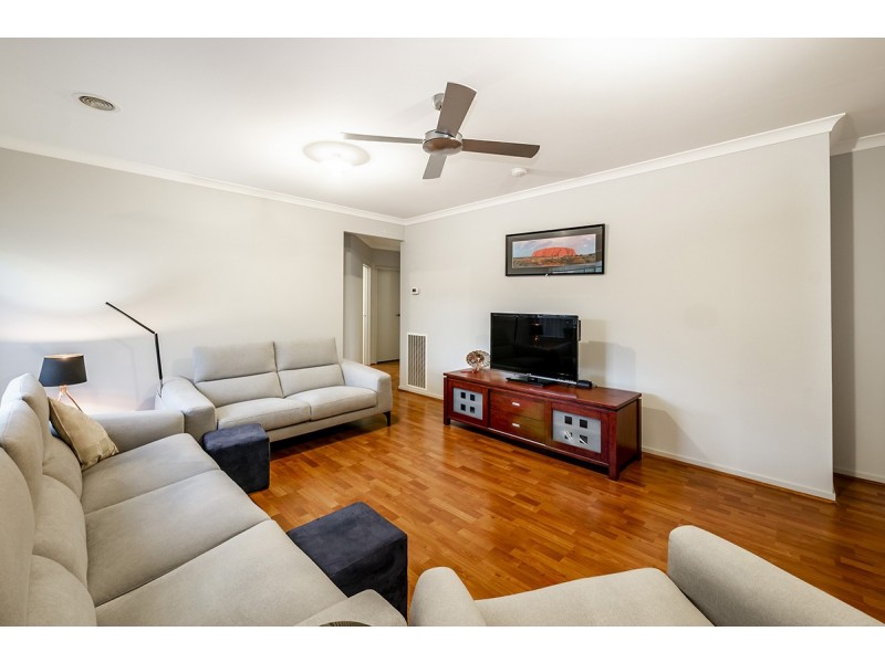 79 Hutchinson Drive, Lynbrook VIC 3975