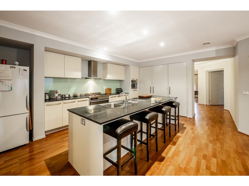 79 Hutchinson Drive, Lynbrook VIC 3975