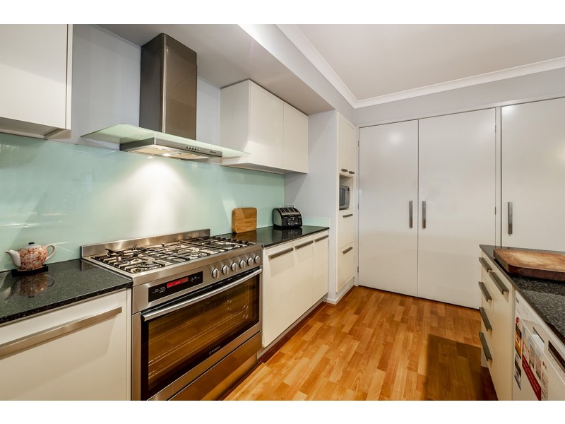 79 Hutchinson Drive, Lynbrook VIC 3975