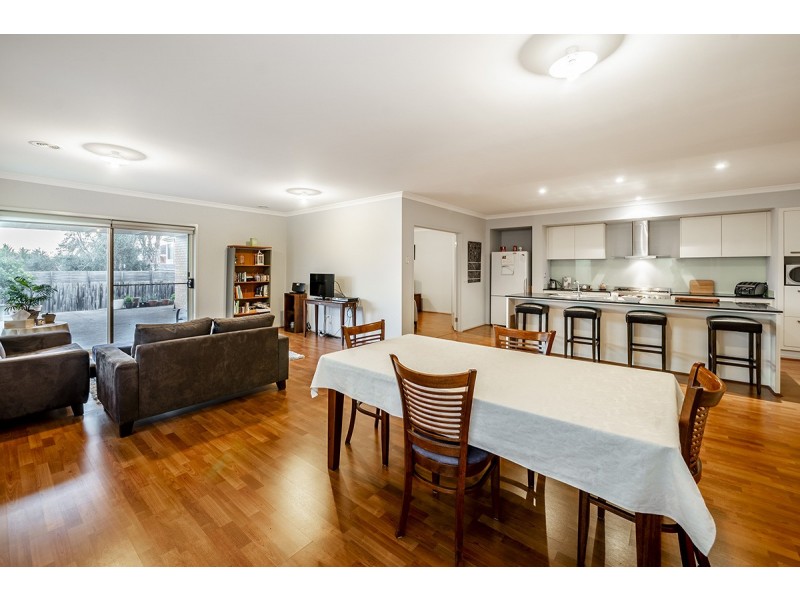 79 Hutchinson Drive, Lynbrook VIC 3975