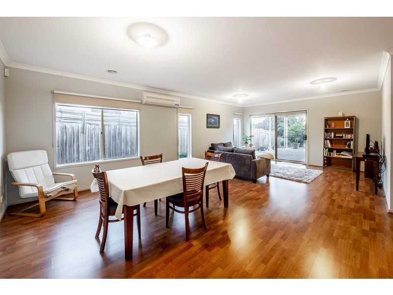 79 Hutchinson Drive, Lynbrook VIC 3975