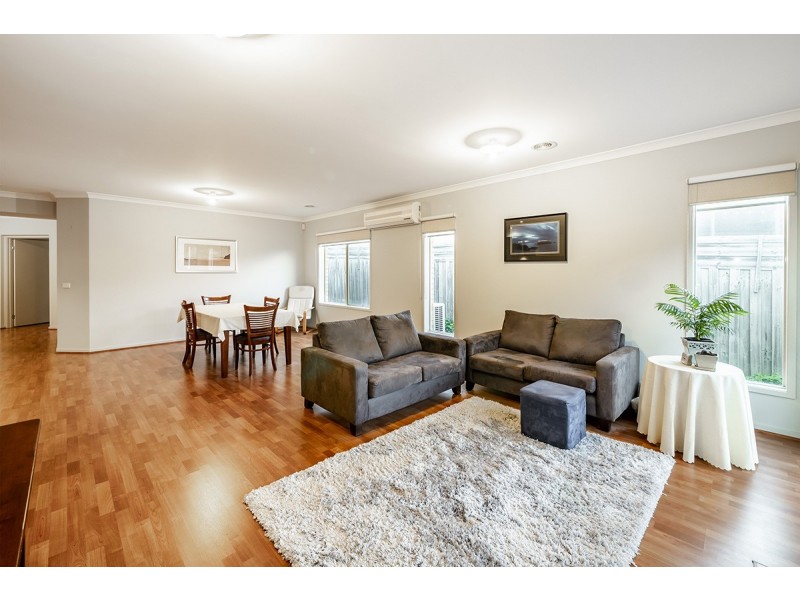 79 Hutchinson Drive, Lynbrook VIC 3975
