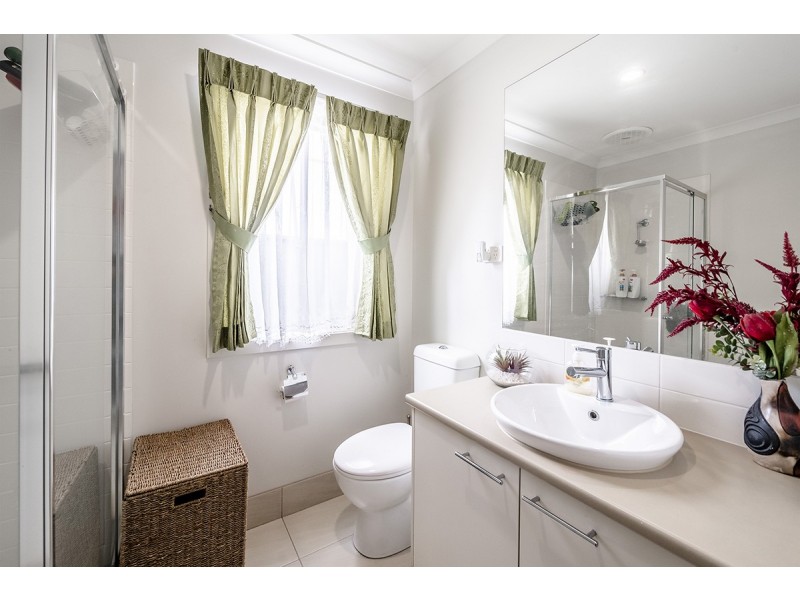 15 Brolin Terrace, Cranbourne North VIC 3977