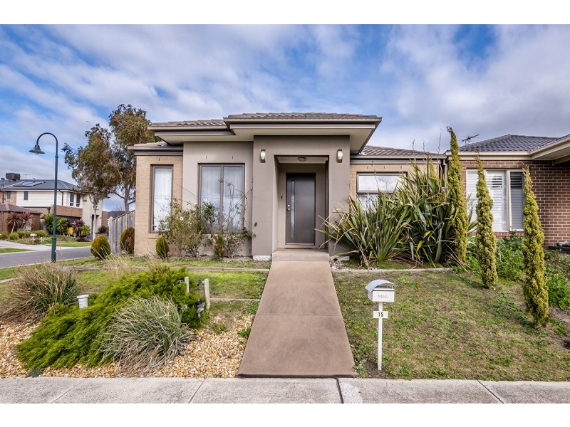 15 Brolin Terrace, Cranbourne North VIC 3977