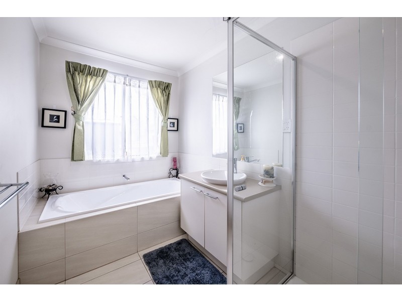 15 Brolin Terrace, Cranbourne North VIC 3977