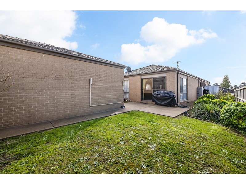 15 Brolin Terrace, Cranbourne North VIC 3977