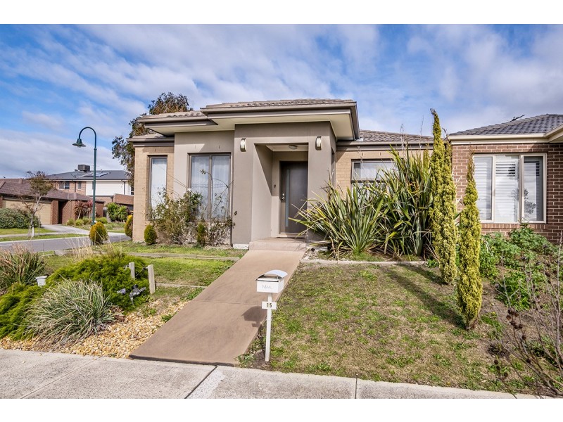 15 Brolin Terrace, Cranbourne North VIC 3977