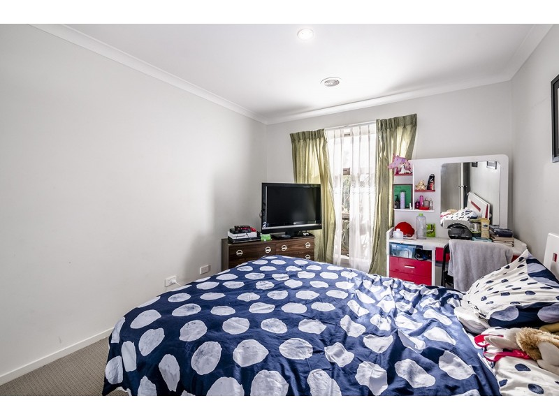 15 Brolin Terrace, Cranbourne North VIC 3977