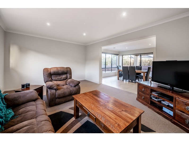 57 Stately Drive, Cranbourne East VIC 3977