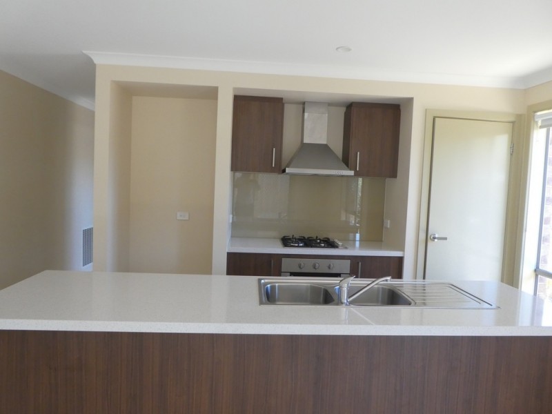 10 Anice Street, Cranbourne East VIC 3977