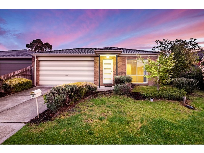 8 Bellbrae Crescent, Cranbourne West VIC 3977