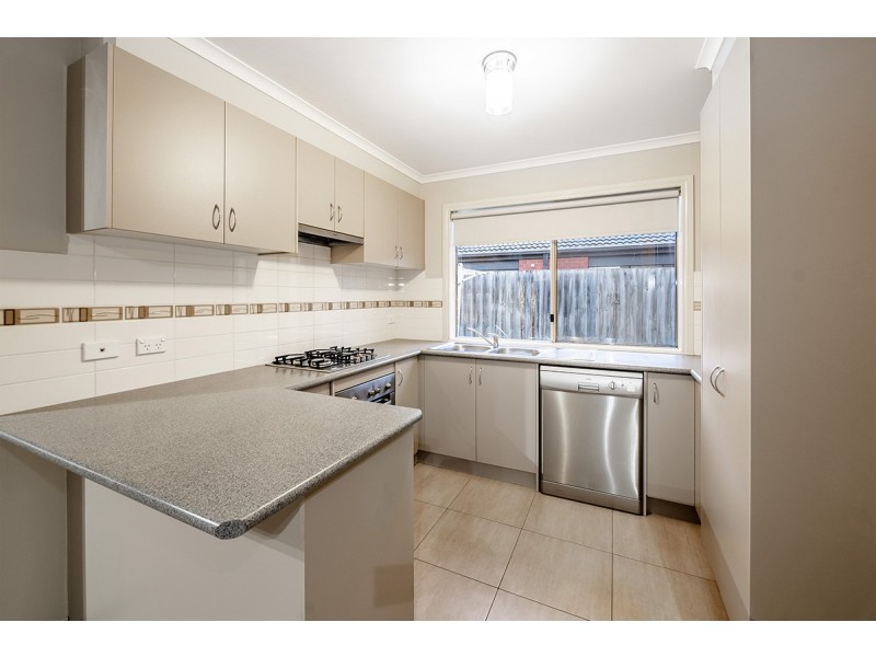 8 Bellbrae Crescent, Cranbourne West VIC 3977