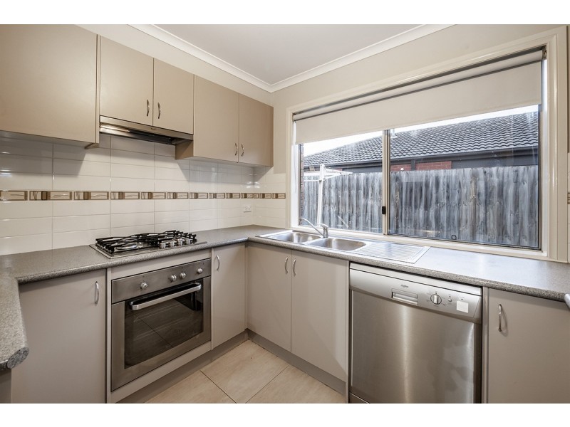 8 Bellbrae Crescent, Cranbourne West VIC 3977