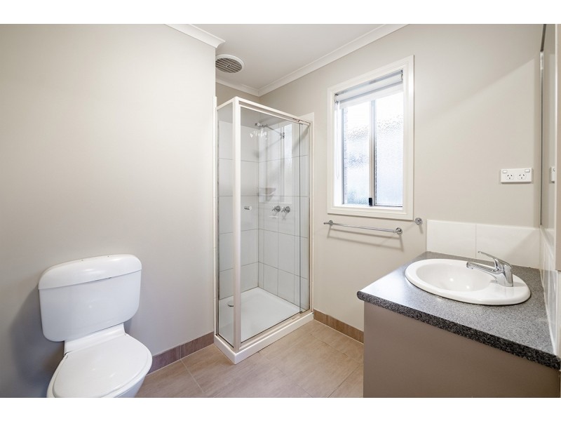 8 Bellbrae Crescent, Cranbourne West VIC 3977