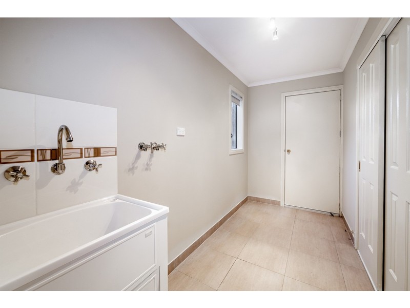 8 Bellbrae Crescent, Cranbourne West VIC 3977