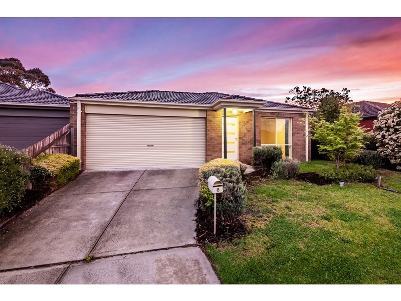 8 Bellbrae Crescent, Cranbourne West VIC 3977