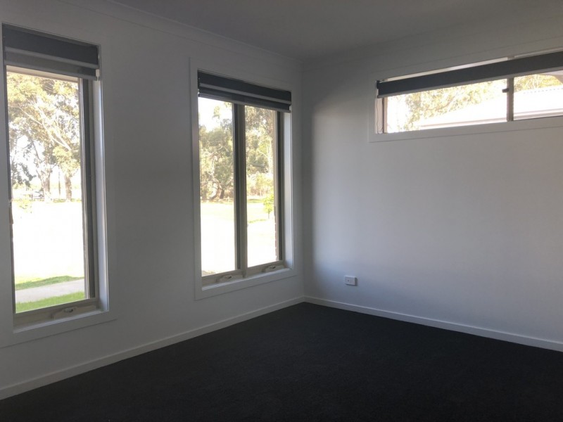 34 Millicent Parade, Officer VIC 3809