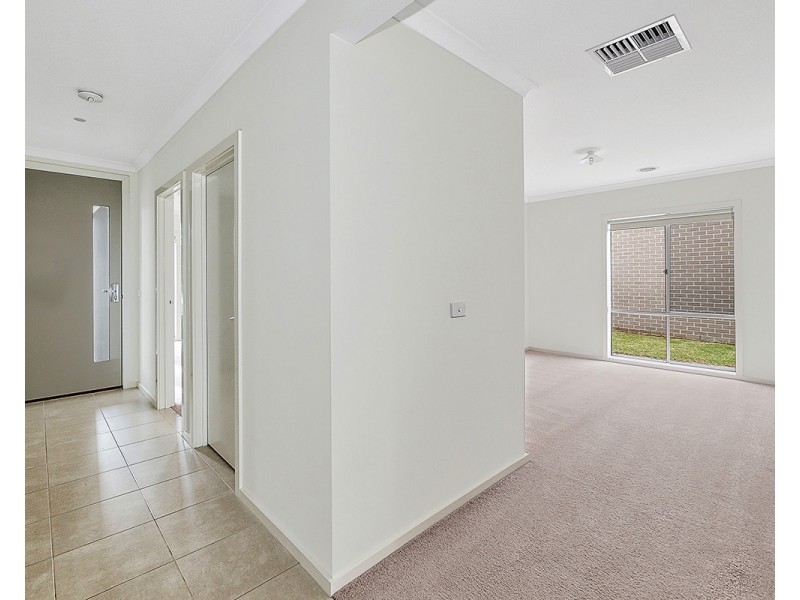 4 Almondbank Road, Cranbourne East VIC 3977