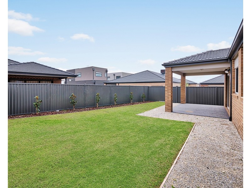 4 Almondbank Road, Cranbourne East VIC 3977