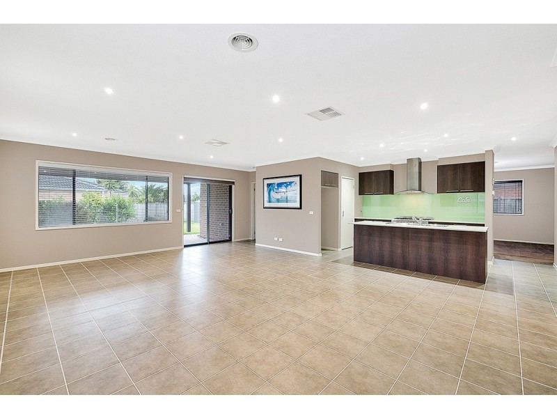 6 Beechwood Drive, Lyndhurst VIC 3975