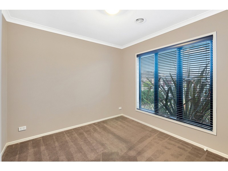 6 Beechwood Drive, Lyndhurst VIC 3975