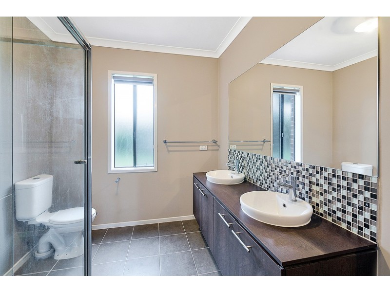 6 Beechwood Drive, Lyndhurst VIC 3975