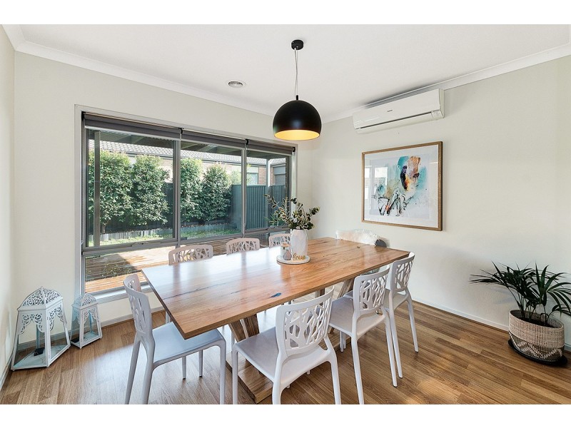 4 Stonebank Grove, Cranbourne East VIC 3977