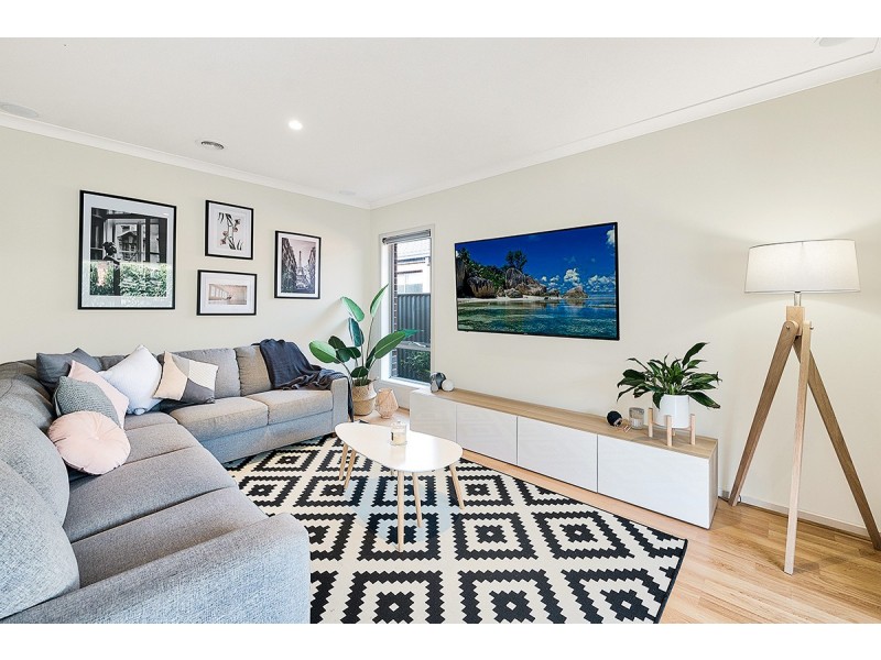 4 Stonebank Grove, Cranbourne East VIC 3977