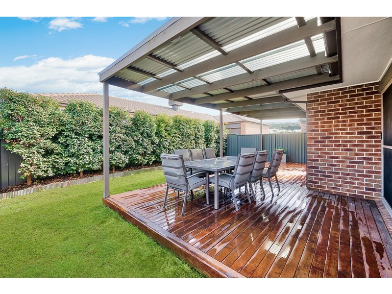 4 Stonebank Grove, Cranbourne East VIC 3977