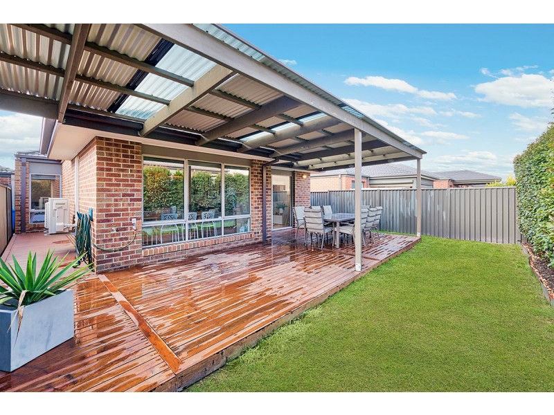 4 Stonebank Grove, Cranbourne East VIC 3977