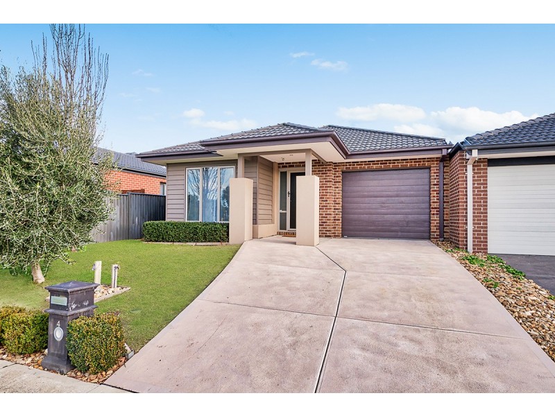 4 Stonebank Grove, Cranbourne East VIC 3977