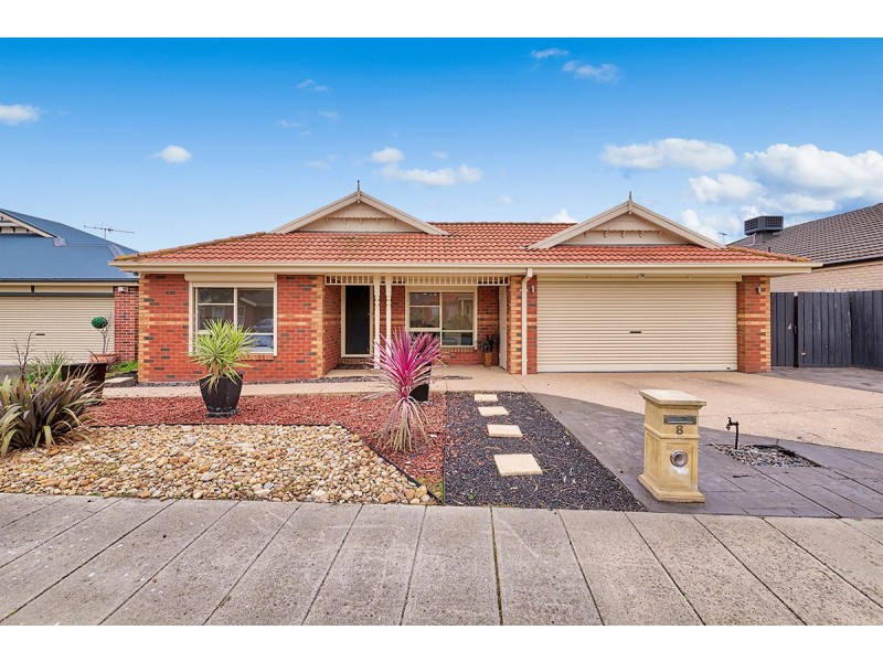 8 O’Dowd Place, Lynbrook VIC 3975