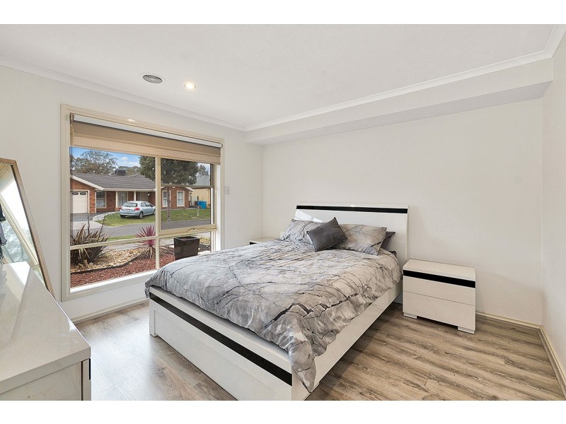 8 O’Dowd Place, Lynbrook VIC 3975