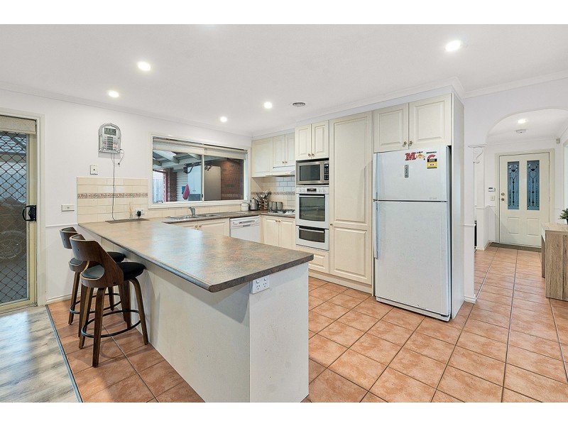 8 O’Dowd Place, Lynbrook VIC 3975