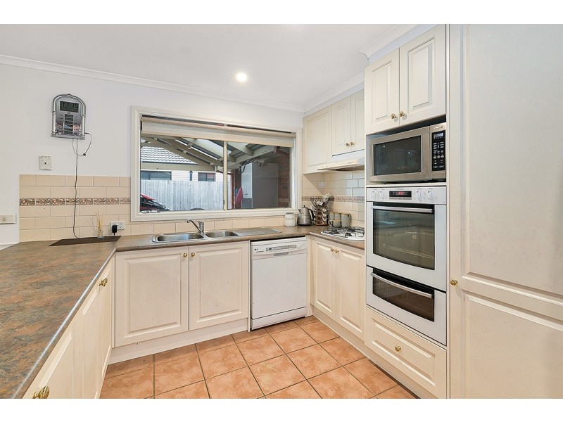8 O’Dowd Place, Lynbrook VIC 3975