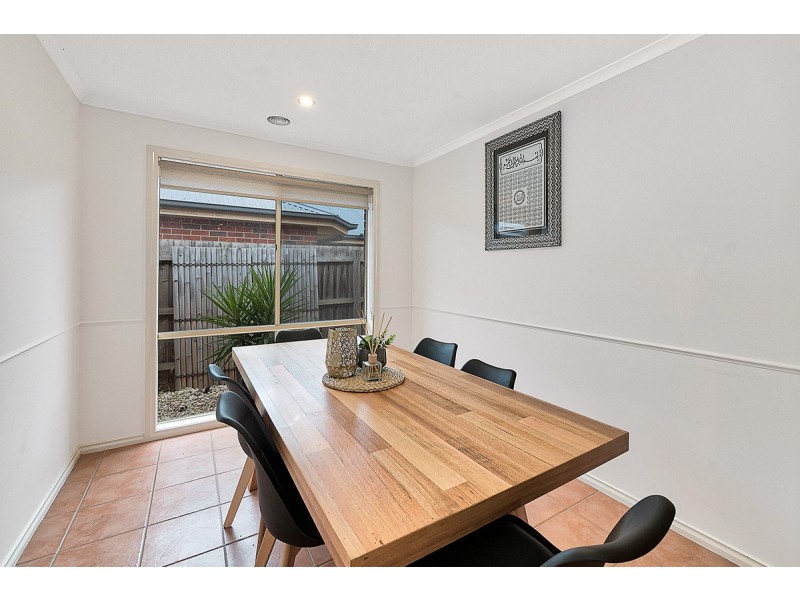8 O’Dowd Place, Lynbrook VIC 3975